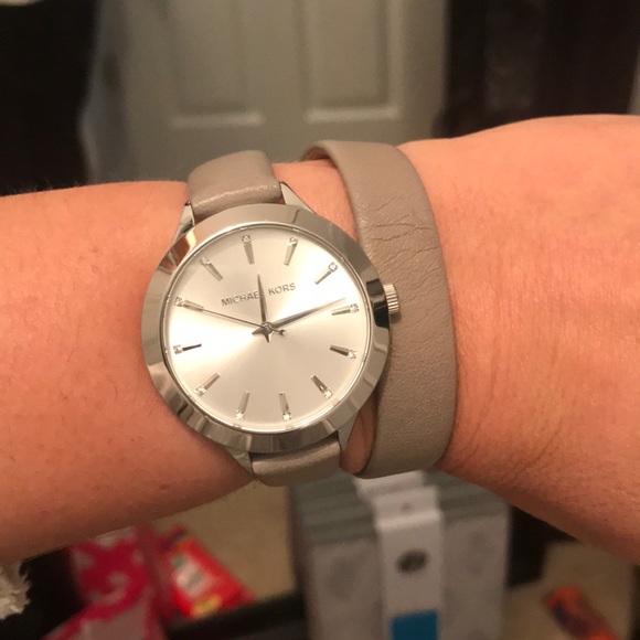 MK watch - Picture 2 of 3